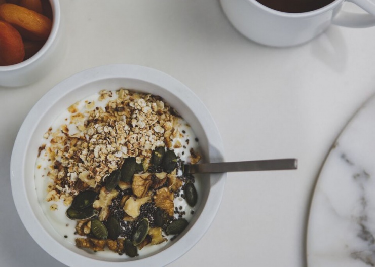 Yoghurt Pot with nuts, seeds and banana